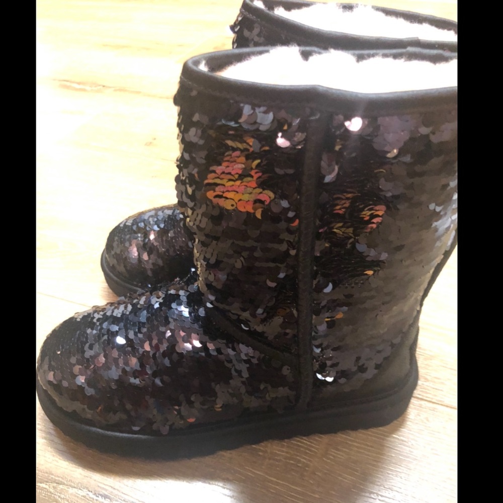 UGG Black Classic “Cosmos” Sequin Short boots Sz 6